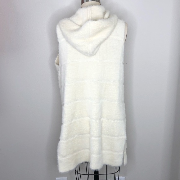 Do Everything In Love White Fuzzy Hooded Vest - Picture 3 of 8